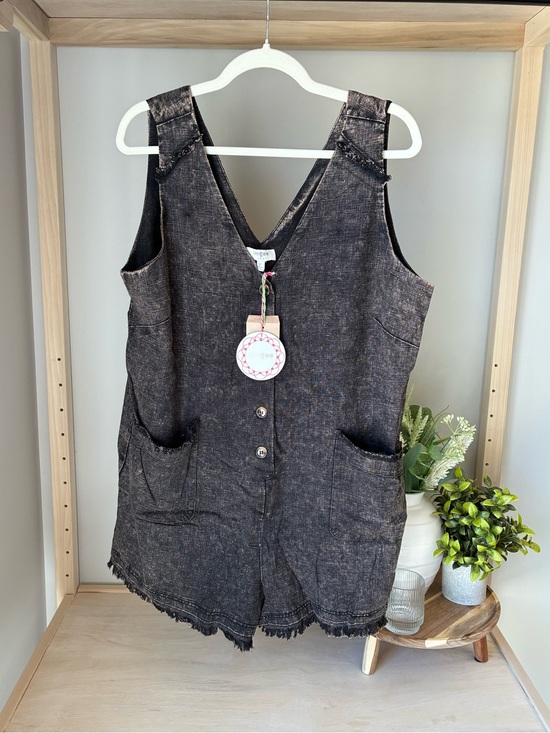 Umgee Tops - Umgee Black Linen Blend Frayed Stonewash Sleeveless Button Back
Top Blouse Large